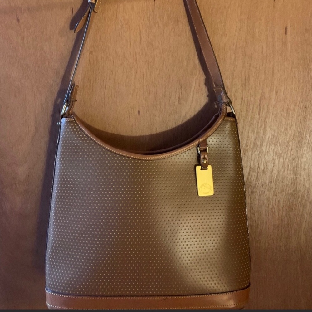 Dooney & Bourke gorgeous leather handbag!